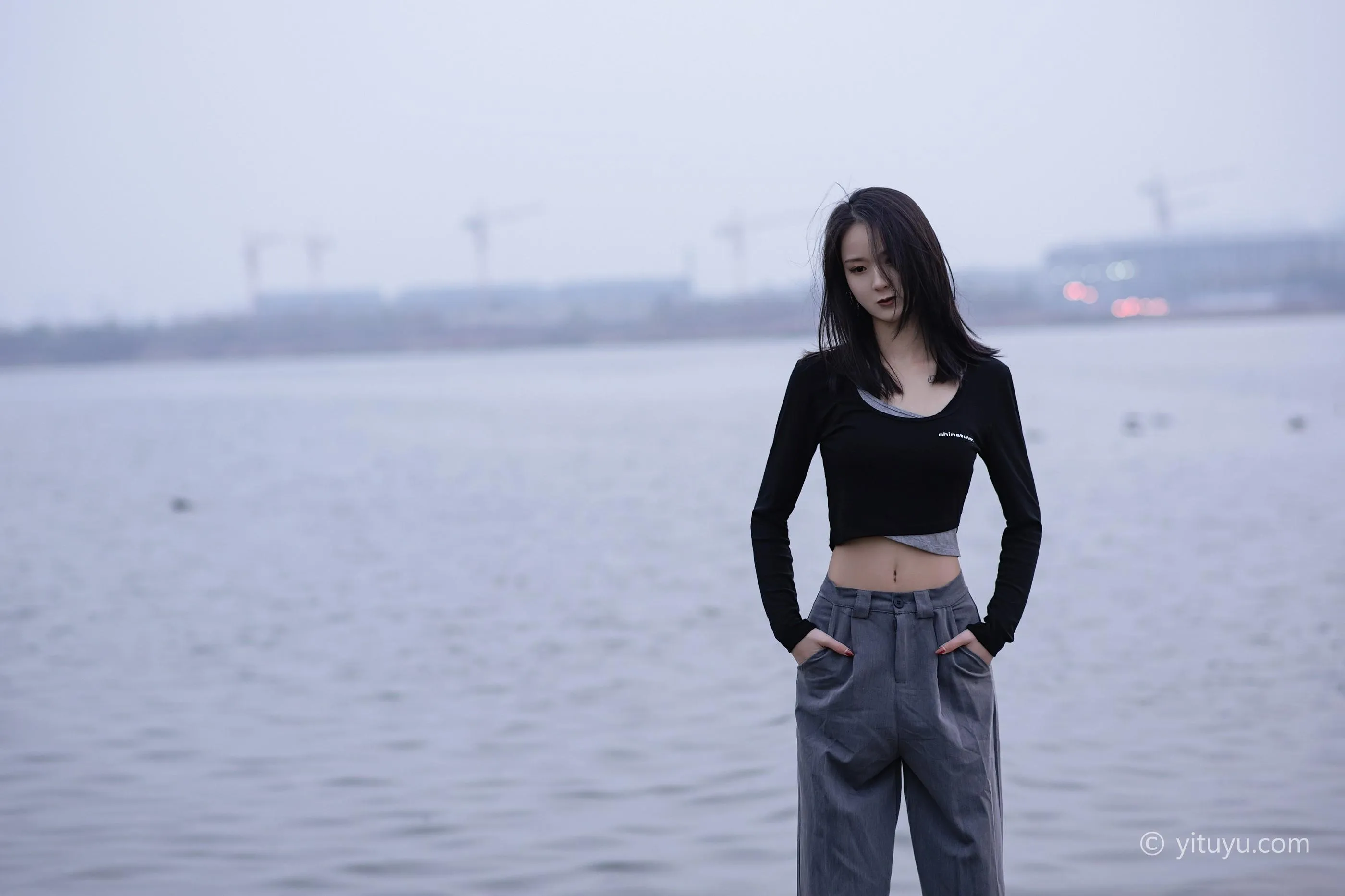 [YITUYU艺图语]2021.07.16 天冷了 阿月 [26P]插图1